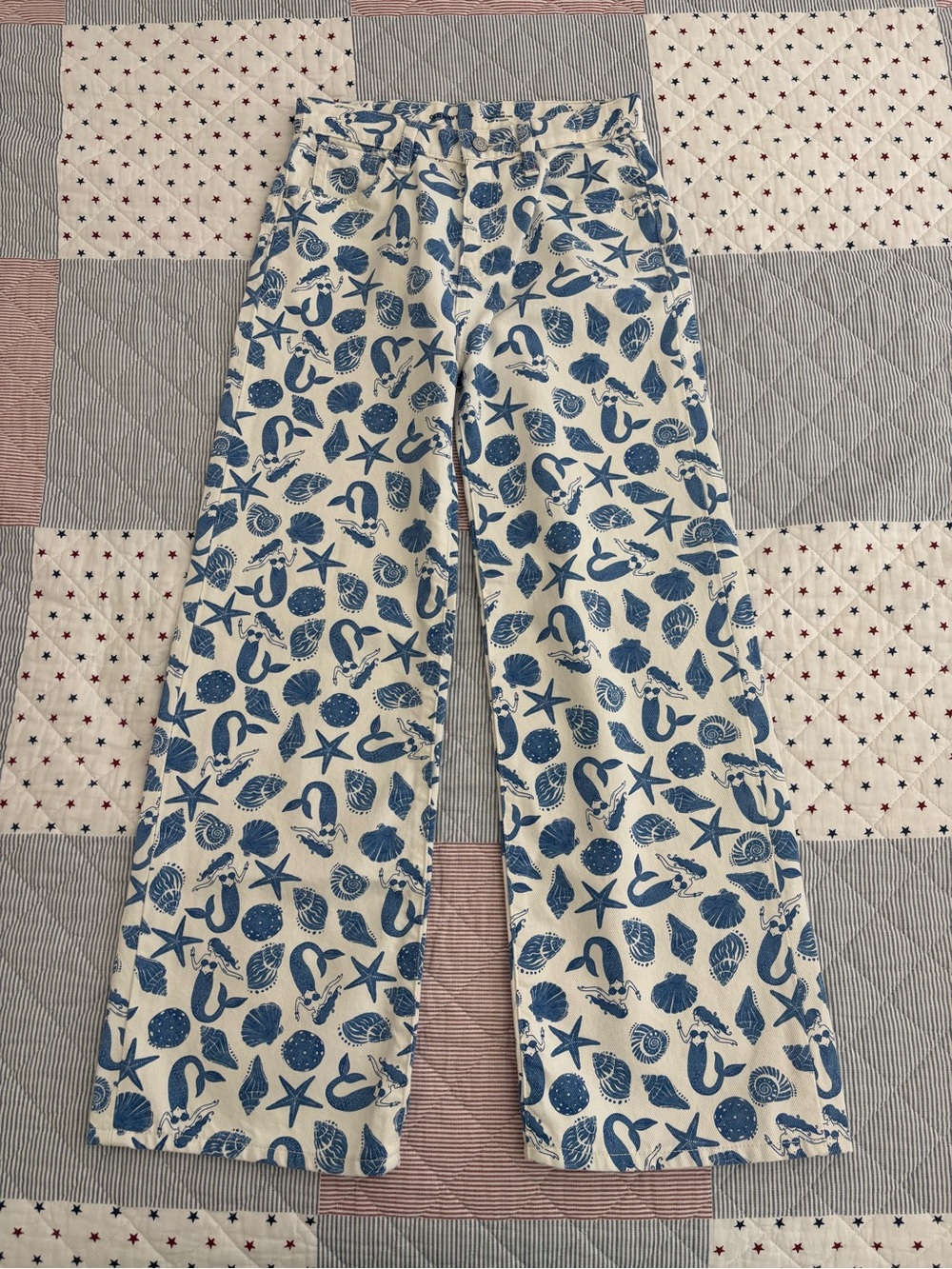 Old Navy White Jeans with Blue Seashell Print - Kids